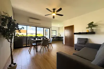 Image de Cozy 1 bdrm Golden Zone apartment 3