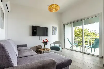 972l2 - T4 \"Kalinago\" face à la mer