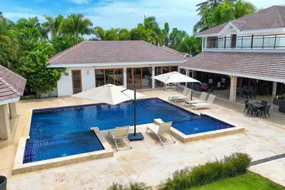 Image de Spacious 9-bedroom villa in terrific La Romana with Ac, Wifi & Tennis Court