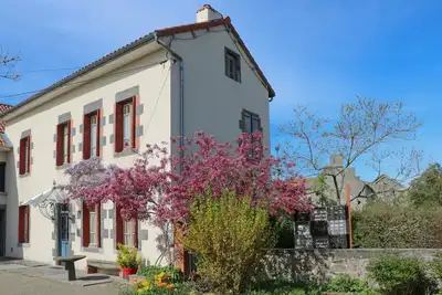 Image de L'enclos - Charbonnieres Les Vieilles