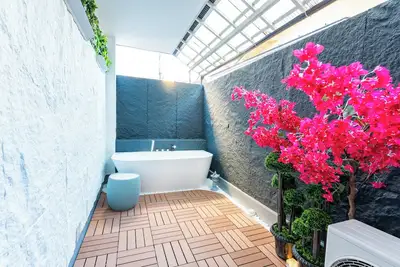 Image de Lrge New Luxury Home 1 Minute walk to Station 6 Min Ride to Namba Great for Usj