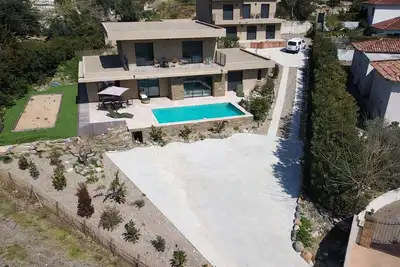 Image de Villa Arès, neuve avec piscine privée, 6 voyageurs
