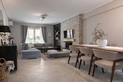 Image de Bright and Spacious 80sqm Apartment/ Balcony