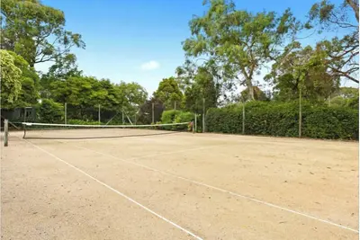 Image de 400m Beach Haven! Perfect for family or friend get aways! Tennis court included!