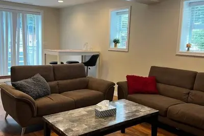 Image de Cozy home in Sunshine hills Delta, Enchanting 1-bedroom house.