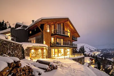 Image de Exquisite Prime Hirafu Chalet With Outdoor Jacuzzi and Fire Pit