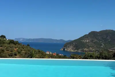 Image de Brand-New Villa 'Maison Magnolia', Infinity Pool & Sea View above Skopelos Town