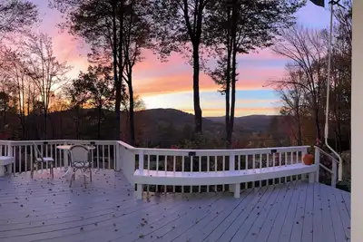 Image de Family Retreat w/ Bunk Room, and Pitching Green!