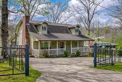 Drop A Line – Riverfront Relaxation on Little Riverer