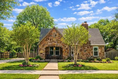 Image de Family-Friendly Stone Home Near At&T Stadium | Spacious & Cozy
