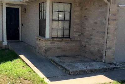 Image de Lovely 3-bedroom house with Ac in vibrant Austin domain area! !