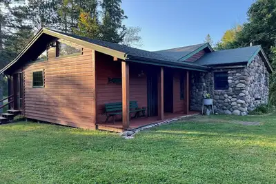 Image de Wild Rose Lodge - cozy cabin in charming Cable Wisconsin