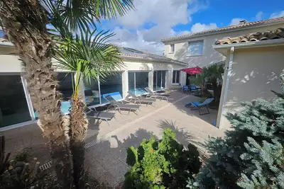 Image de Villa 250m² avec piscine intérieure - 12 couchages