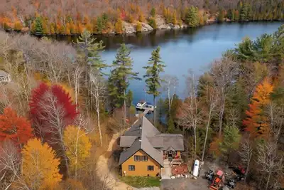 Image de Beautiful Comfortable Modern Home on a Quiet Lake surrounded by wilderness.