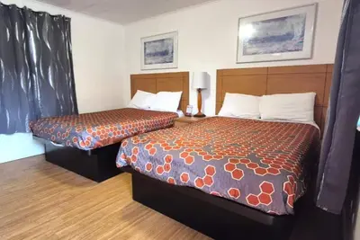 Image de 2 Bright, Clean Rooms Perfect for Quick Weekend Getaways, Free Parking