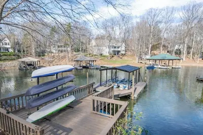 Image de Lakefront Luxury Fun 6br w/ Pool & Spa, Private Dock, Game Room, Outdoor Living