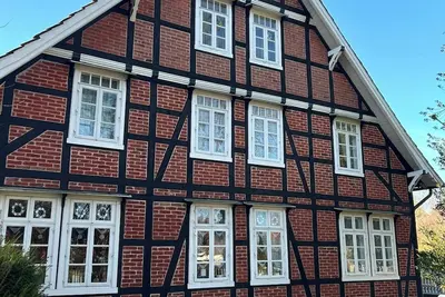 Image de Central and quiet: freshly renovated old apartment with charm
