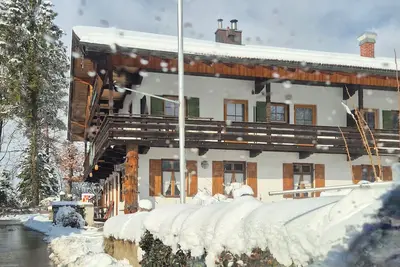 Image de Comfortable living and dining in a house in Osterhofen-Bayrischzell.
