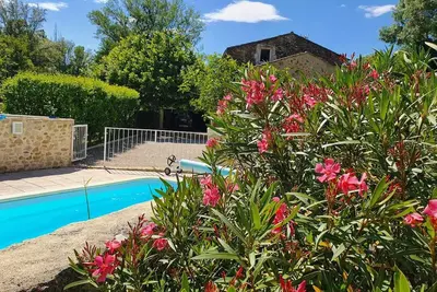 Maison Drôme provençale avec piscine et rivière