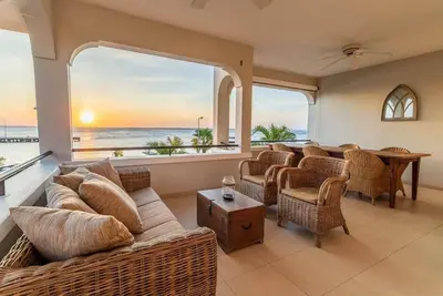 Image de The Shore Residence 4, Ocean front apartment