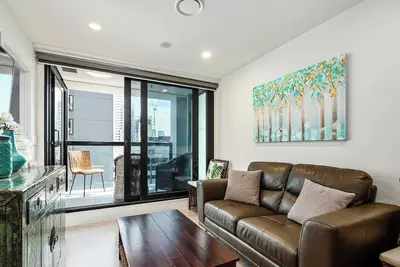 Image de Central 2br Escape w Pool & Gym  Zodiak Stays