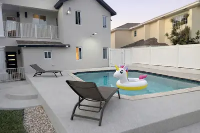 Image de Modern 2br Townhouse with Pool Walk to Beach Near Airport