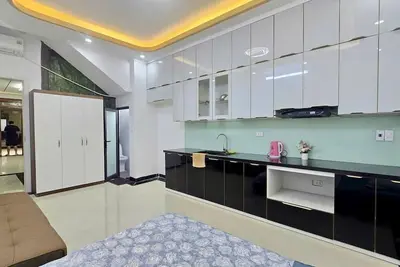 Image de “Cozy Ground Floor Apartment w/ Kitchen, Sofa & Elevator – Tay Ho”