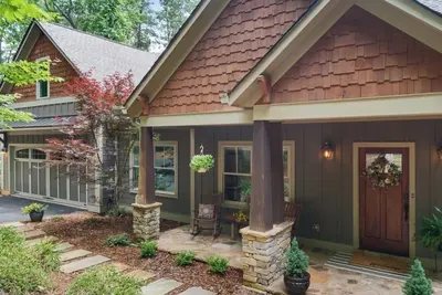 Image de Litla Heima: Cozy 4br - Your Retreat w/ Deck, Views, and Big Canoe Amenities