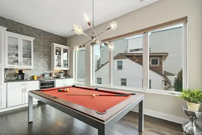 Image de Modern Rooftop Oasis, Gym, Ev Charger with Skyline Views in Uptown Charlotte