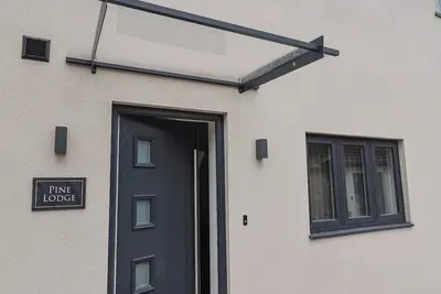 Image de Pine Lodge, pet friendly, luxury holiday cottage in Bridgwater