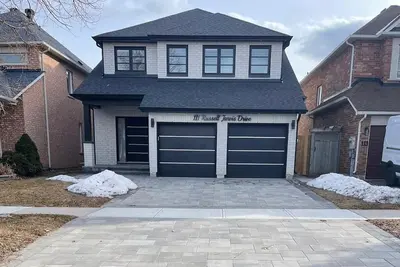 Image de Modern, Spacious Basement Apartment - Legacy Neighbourhood - 2 Minutes from 407!