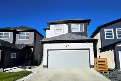 Image de Stylish New 2br Suite | Private Entry | Quiet, Near Shops & Transit