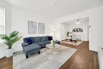 Image de Modern Condo Retreat in Logan Square Near Downtown
