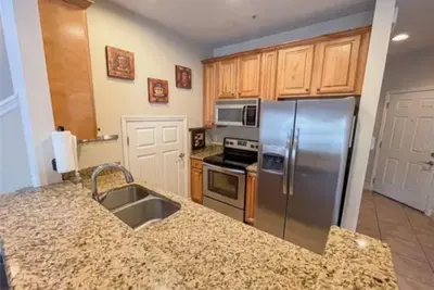 Image de Furnished 2/2 apartment w/ parking, walking distance to campus- avail short term