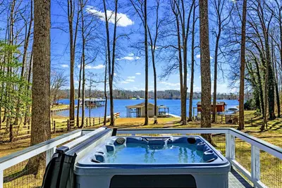 Image de Lakefront Luxury, Hot Tub, Dock, Beach, Games