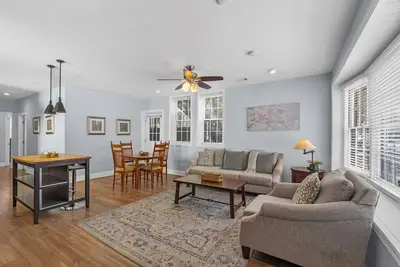 Image de Lower Carriage House at Wayne Mansion Estate