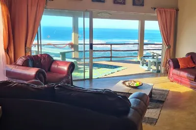 Image de Fully Serviced Beachfront House in Xai-Xai. Escape Sea Views, Staff & Braai