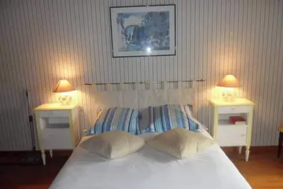 Image de Gîte Familial au Cœur du Triangle Vert – Piscine et Détente Assurées