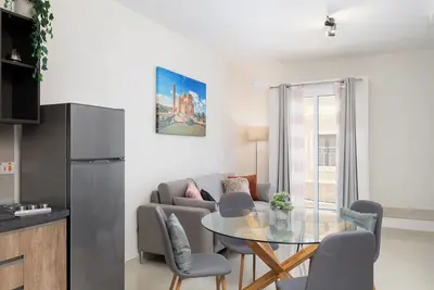 Image de Edka Suites - Modern Sunlit 2bd Apartments with Balconies - Close to Sliema Promenade, St Julian's & St Georges Bay