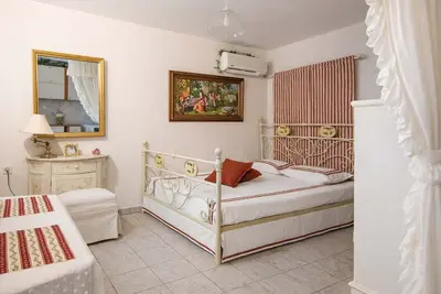 Image de Rococo Romantic Coastal Apartment  Volos Alykes