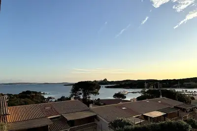 Image de Maison de vacances « Vista Sul Blu - Costa Smeralda » avec vue mer, piscine et Wi-Fi