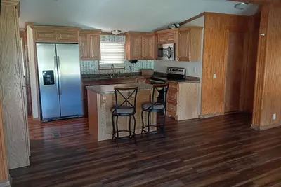 Image de 3-Bedroom 2-bath Home – Covered Porch & Deck, Fenced front Yard, Carport, Ac! ”