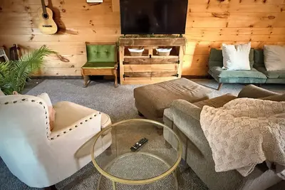 Image de Scenic Nature-Side Stay Near I-70 With Fruit Trees