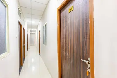 Image de Beautiful hotel with 9 bedrooms in soothing Indore location