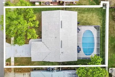 Image de Newly Renovated 2026, Heated pool Home, 3br, close 2 beach