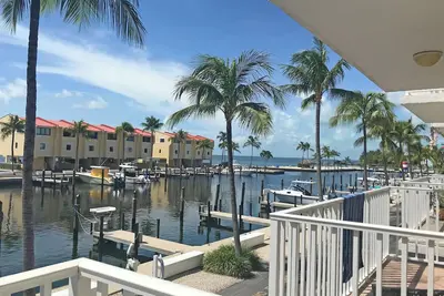 Image de Futura Yacht Club Townhouse with direct sunset views and boat slip in front