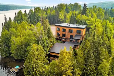 Image de Spa & Plage privée | The Lazy Bear Lake House