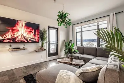 Image de Top Corner Penthouse at the sought after Playa Del Sol Resort Steps from the Beach. Amenity and Dining rich.