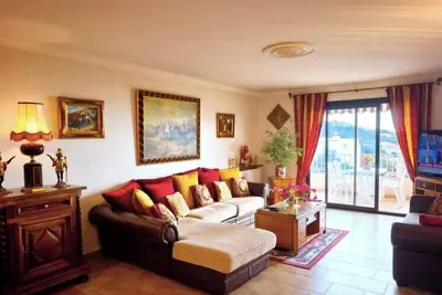 Image de Grand appartement lumineux avec balcon et vue mer