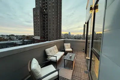 Image de Private Balcony | Gorgeous Center City Bilevel Apt